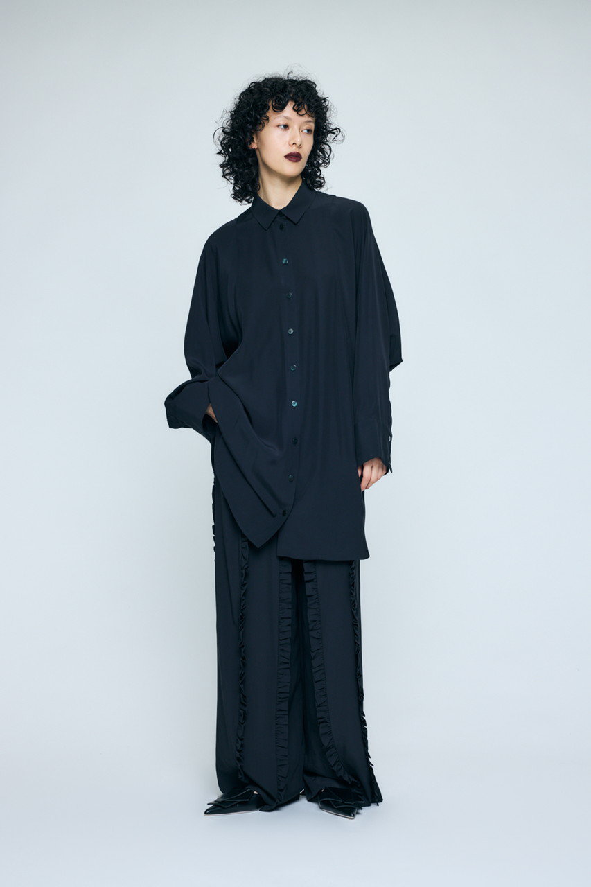 【ENFOLD】エンフォルド　長袖シャツ　ロング　比翼　変形 ENFOLD(エンフォルド)｜SHAPE LONG-SHIRT/ブラック の通販｜ELLESHOP
