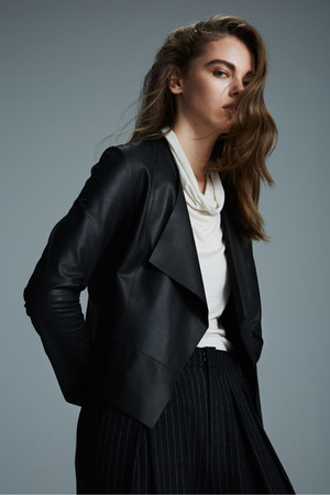 ロゥタス/Rawtusのニューゴートレザー スクエアヘムカーディガン