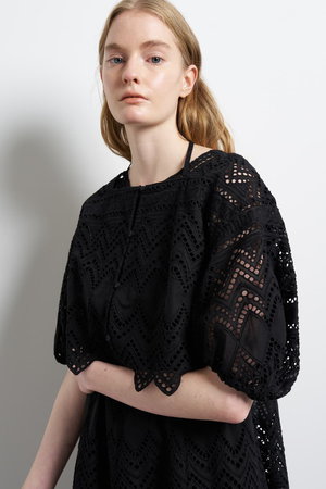 ランバン オン ブルー/LANVIN en Bleuのエンブロイダリーコットンレースブラウス(110400/110401)