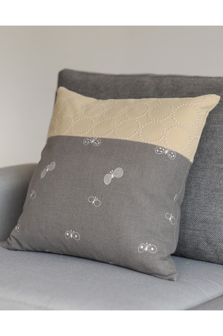 ミナ ペルホネン/mina perhonenの【greeniche】mina perhonen‐dop‐ 「tambourine × choucho」クッションカバー(新生地エクリュ×グレー/mina perhonen dopクッションカバー)