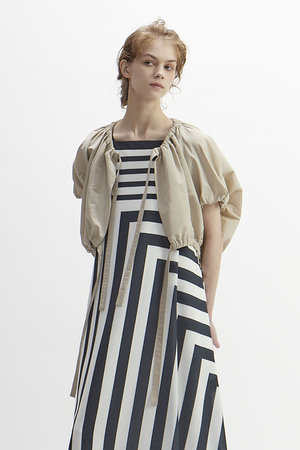 プレインピープル/PLAIN PEOPLEのタフタギャザージャケット(110800/110801)