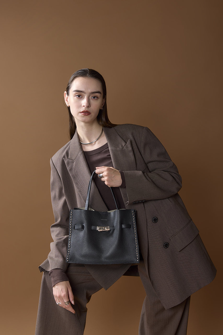 VIOLAd'ORO(ヴィオラドーロ)｜TRERO スタッズ付きダブルフェイスレザー