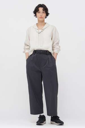 マーガレット・ハウエル/MARGARET HOWELLのFINE STRIPE COTTON SILK TROUSERS(110600/110601)