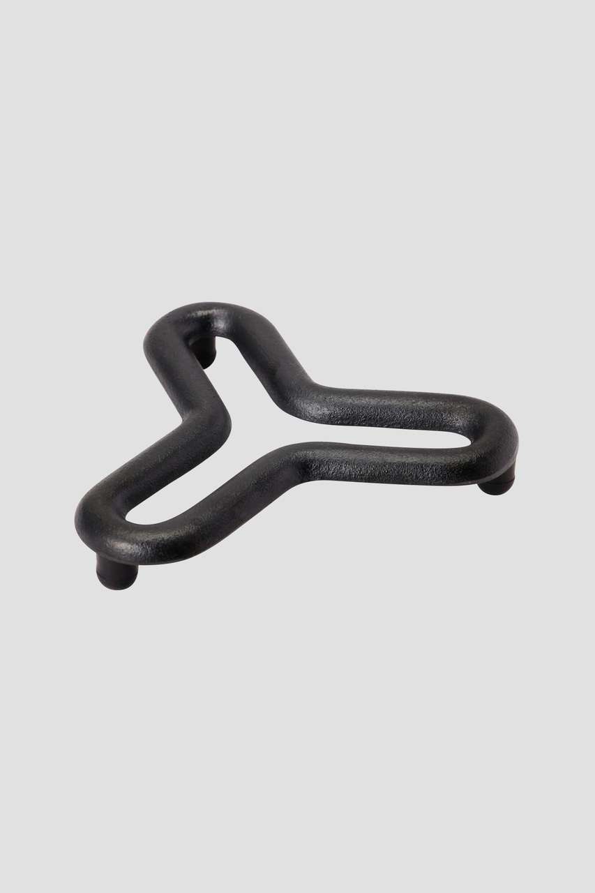 マーガレット・ハウエル/MARGARET HOWELLのTRIANGLE CAST IRON POT STAND(ブラック/5895274707)