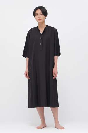 マーガレット・ハウエル/MARGARET HOWELLのCOTTON LINEN POPLIN DRESS(110500/110503)