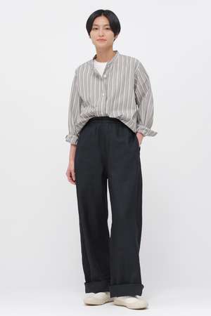 マーガレット・ハウエル/MARGARET HOWELLのFADED WOOL LINEN TWILL TROUSERS(110600/110601)