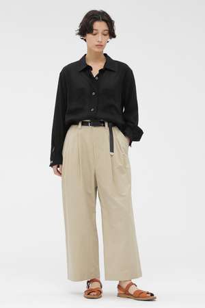 マーガレット・ハウエル/MARGARET HOWELLのCOTTON LINEN TROUSERS(110600/110601)