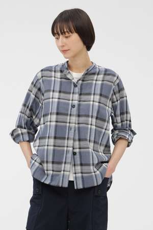 マーガレット・ハウエル/MARGARET HOWELLのTOP DYED COTTON POPLIN SHIRT(110400/110403)
