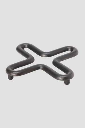 マーガレット・ハウエル/MARGARET HOWELLのSQUARE CAST IRON POT STAND(510200/510208)
