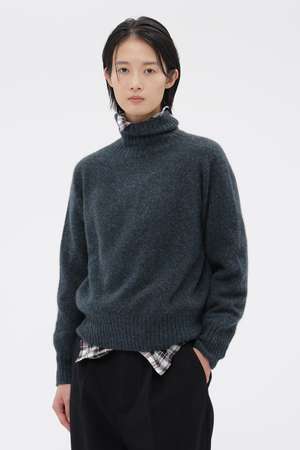 マーガレット・ハウエル/MARGARET HOWELLのTWISTED CASHMERE WOOL KNITWEAR(110300/110301)