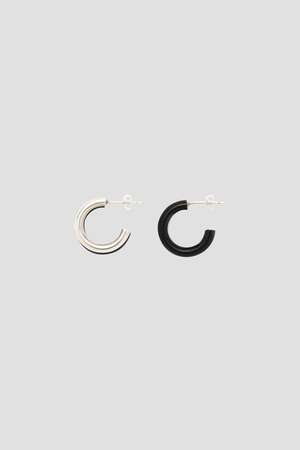マーガレット・ハウエル/MARGARET HOWELLのmiriam renshaw ISSENDO HORN AND SILVER TWIN HOOP EARRING(150100/150101)