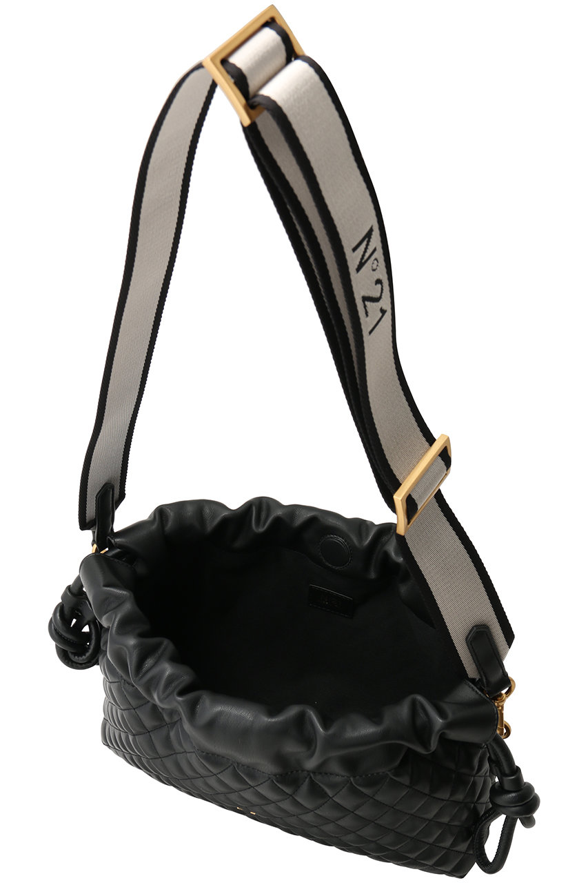 N°21(ヌメロ ヴェントゥーノ)｜キルティング ショルダーバッグ