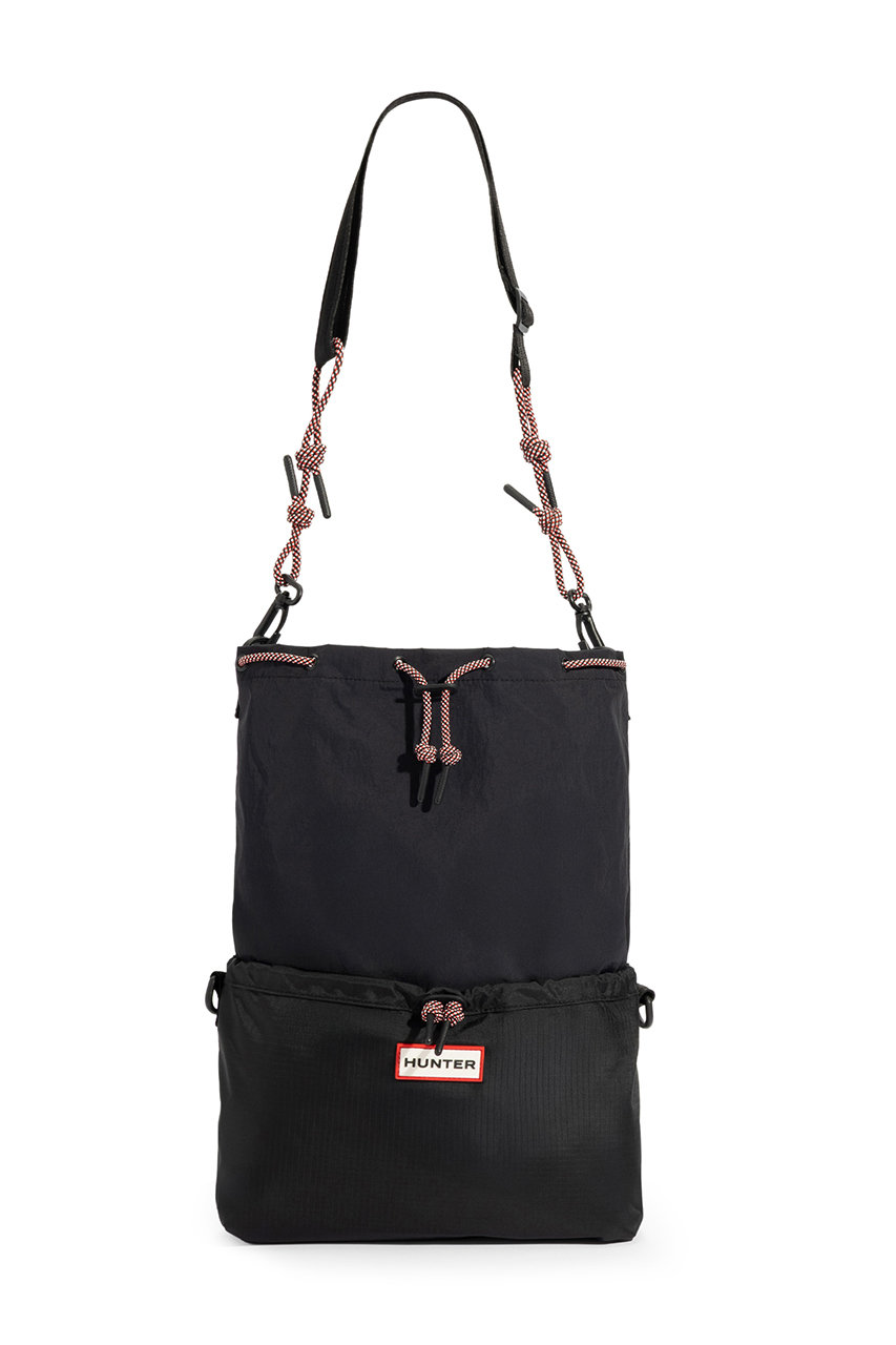 ハンター/HUNTERのトラベル マルチファンクション サコッシュ(ブラック/レッドボックスロゴ/UBX7124NRS)