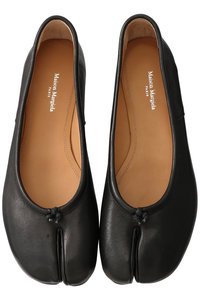 Maison Margiela フラットシューズ351/2 Maison Margiela Tabi フラットシューズ | ブラック | FARFETCH JP