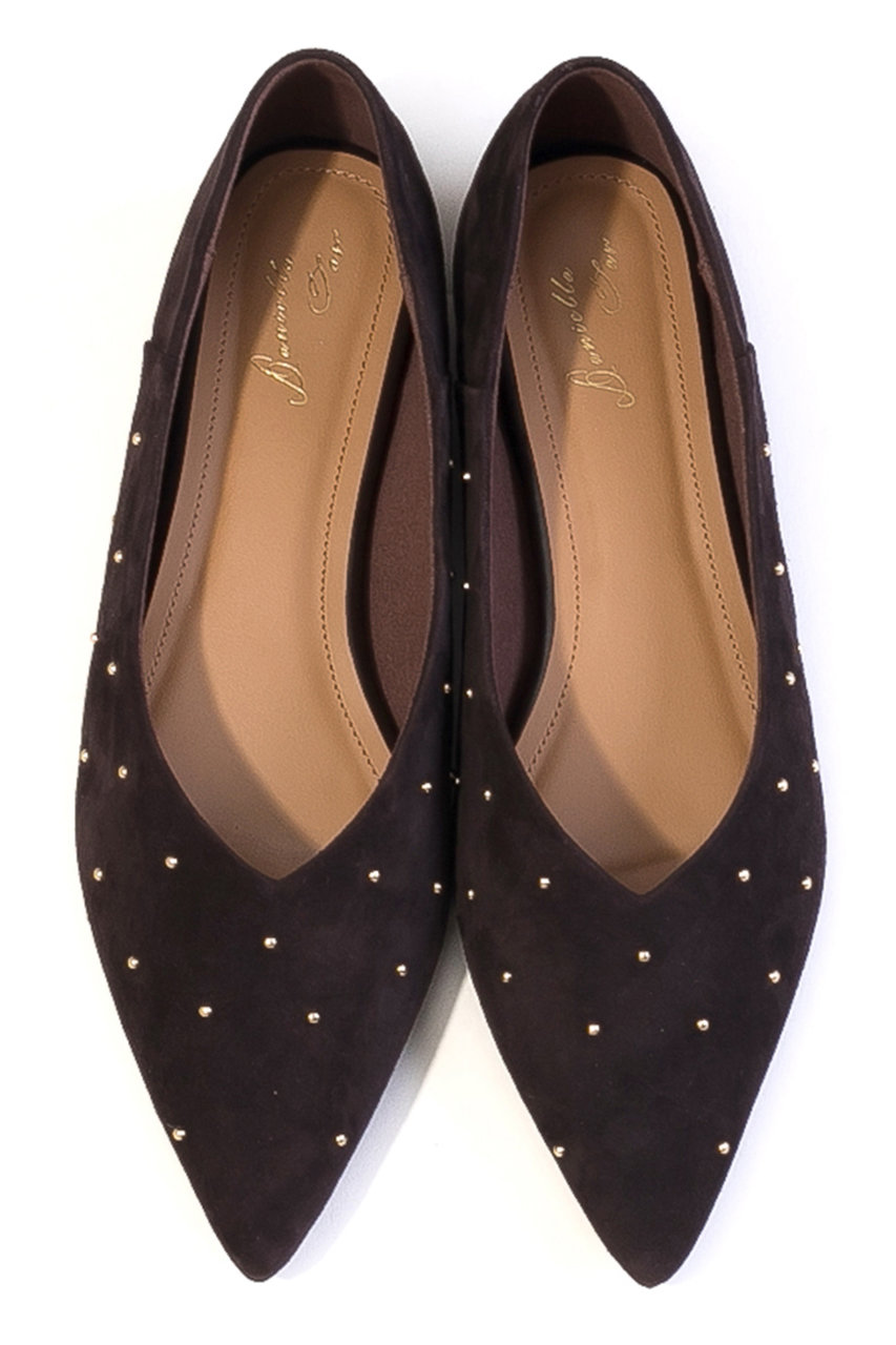 ダニエラ＆ジェマ/Daniella & GEMMAのスタッズポインテッドパンプス(ダークブラウンスエード/DA25141)