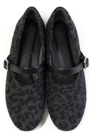 ダニエラ＆ジェマ/Daniella & GEMMAのラウンドトゥベルトフラットシューズ(130400/130401)