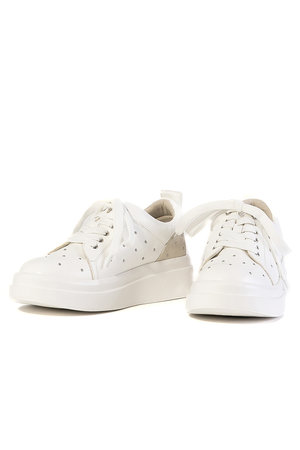 ダニエラ＆ジェマ/Daniella & GEMMAの【レイン対応】スタッズスニーカー(130500/130501)