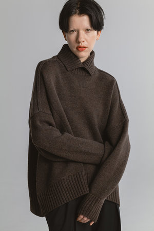 チノ/CINOHのオーバーサイズ ハイネック ニット(110300/110301)