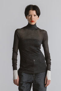 CINOH(チノ)｜シルク クルーネック タイト ニット/チャコールグレー