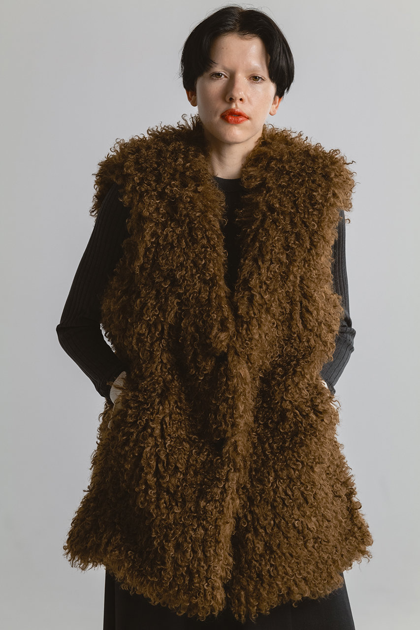 CINOH(チノ)｜CRINPED BOA ベスト/ブラウン の通販｜ELLESHOP・(エル