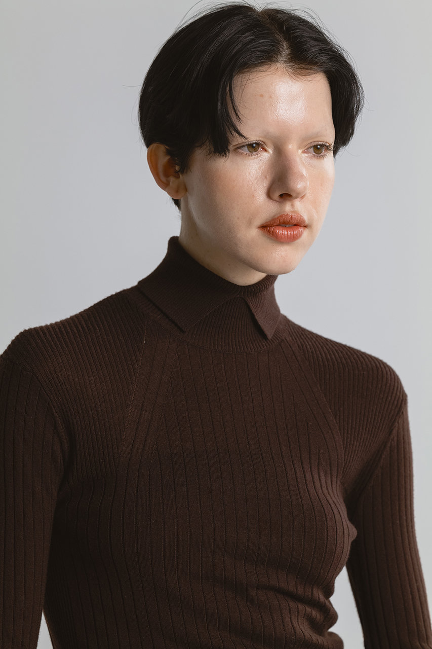 CINOH(チノ)｜タートル ネック タイト ニット/ブラウン/レッド の通販