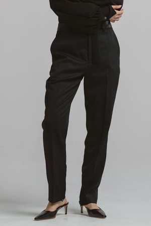 チノ/CINOHの【BLACK FORMAL】インサイド ジップ パンツ(110600/110601)