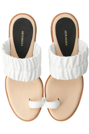 アキラナカ/AKIRANAKAのサムリングトングサンダル