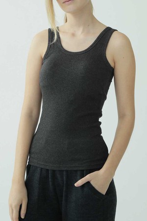 フォーコーナーズ/+FOUR CORNERSのカップ付きタンクトップ(110100/110101)