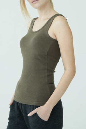 フォーコーナーズ/+FOUR CORNERSのカップ付きタンクトップ(110100/110101)