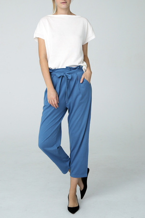 フォーコーナーズ/+FOUR CORNERSのタックパンツ