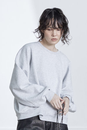 【ELLE SHOP限定】カットオフスリーブ ロゴスウェット mideal スウェット off shoulder logo sweat / オフショルダー