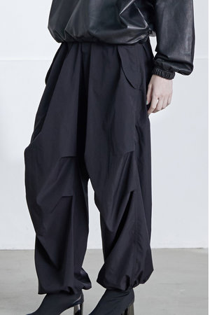 シシ/sisiiの【UNISEX】パラシュートパンツ(110600/110601)