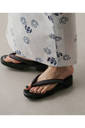 新品同様美品　ELIN スクエアトングフラットサンダル Shuna Shuna フラットサンダル 日本製 トングサンダル