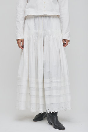 ウィム ガゼット/Whim Gazetteの【GEMINI】スカラップ刺繍スカート(110700/110702)