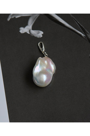 ウィム ガゼット/Whim Gazetteの【Hoaw.】バロックパールチャーム(140900/140902)