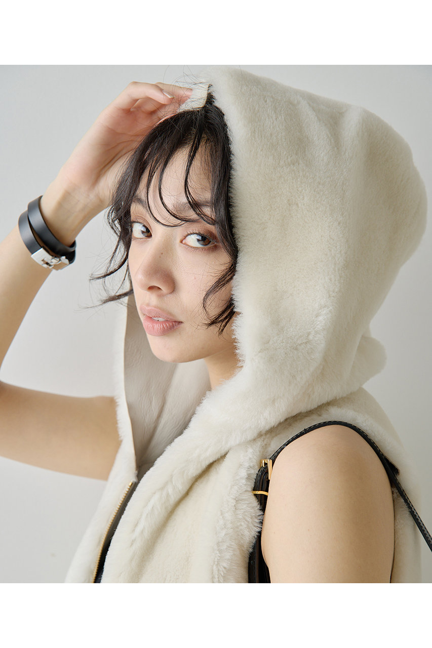 Whim Gazette(ウィム ガゼット)｜ムートンフードジレ/オフホワイト の