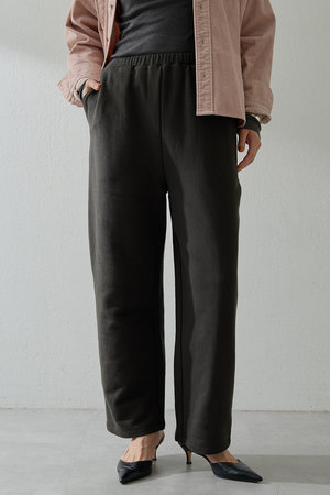 Whim Gazette スカラップパンツ ¥27,500（White） Whim Gazette（ウィムガゼット）の「スカラップパンツ（その他