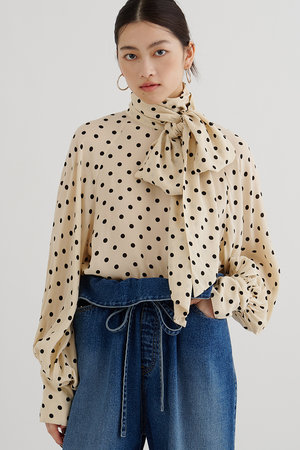 ウィム ガゼット/Whim Gazetteのドットボウタイブラウス(110400/110403)