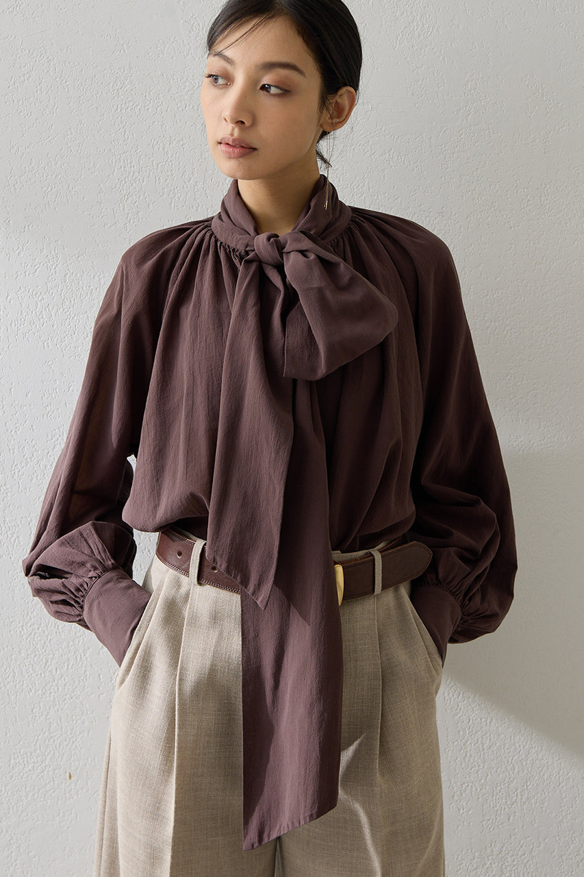 ウィム ガゼット/Whim Gazetteの【予約販売】製品染めボウブラウス(ブラウン/WGZ1061204A0004)