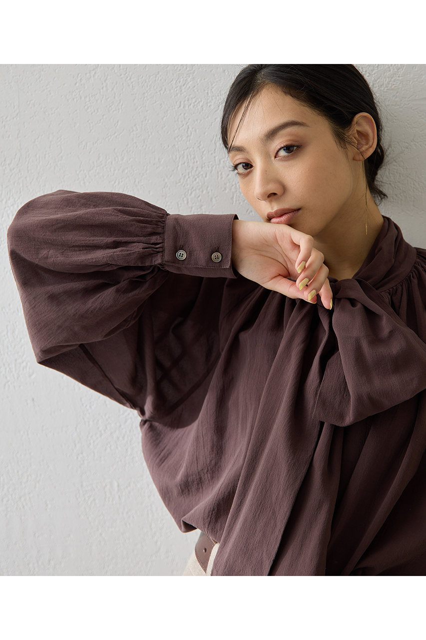 Whim Gazette(ウィム ガゼット)｜製品染めボウブラウス/ブラウン の