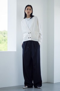 ebure ビジューニット クルーネックプルオーバー　カシミヤ入り ebure ビジューニット クルーネックプルオーバー カシミヤ入り - メルカリ