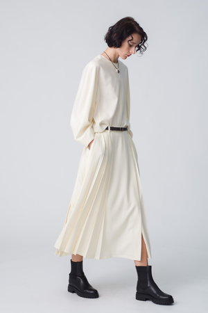 8/23まで。売切！新品タグ付き elu. エル オーロラブラウス 白 M Aurora blouse summer -white- | elu