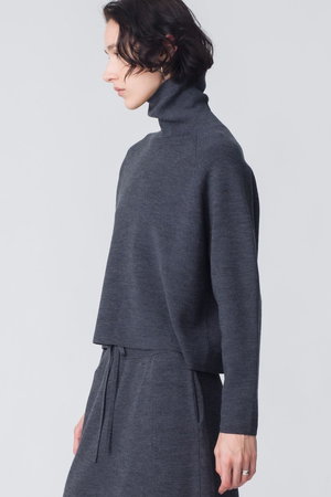 エブール/ebureのブライト畦ニット タートルネックショート丈プルオーバー(110300/110301)