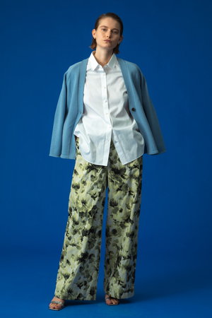 エブール/ebureのフラワータフタ ワイドパンツ(110600/110601)