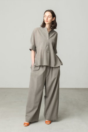 エブール/ebureの【予約販売】ドライシアーウール フレアブラウス