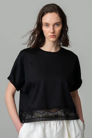 エブール/ebureのインコンバージョンレース デザインヘムカットソー