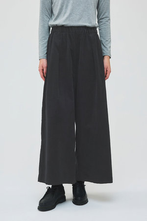 ミズイロインド/mizuiro indのcorduroy tuck wide PT パンツ(110600/110601)