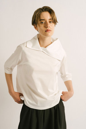 ミズイロインド/mizuiro indのdrape collar P/O プルオーバー(110100/110102)