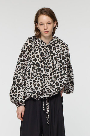 ミズイロインド/mizuiro indのanimal print hood P/O プルオーバー(110100/110103)