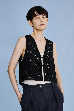 ティッカ/TICCAのフラワーレースベスト